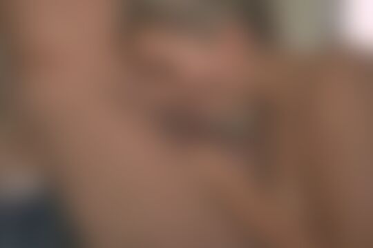 'Pärchen'-Szene aus Blonde Hausfrau von ihrem tätowierten Stecher im Bad gepoppt