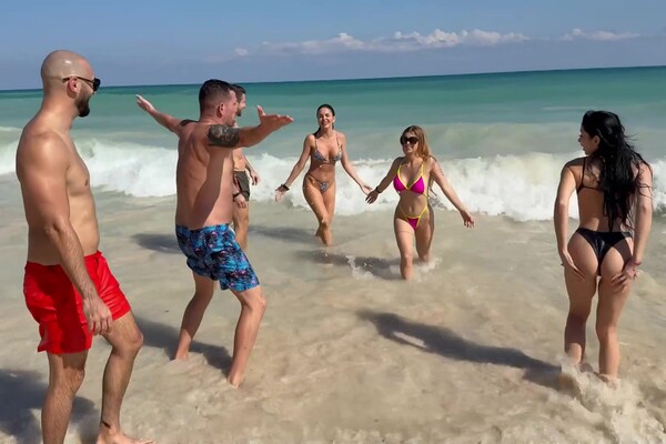 'Toilette'-Szene aus Emilie Bellule - Der Voyeur