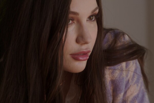 'Interview'-Szene aus Anal Bliss: Lily Lou