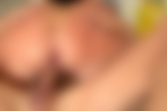 'Reiten'-Szene aus Kiki - Verführt von einer reifen Frau 6