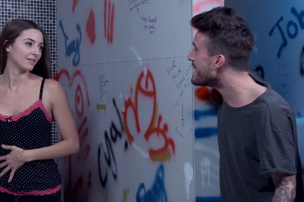 'Toilette'-Szene aus Leyla Morgan - Toilette Fuckers Caught On Cam