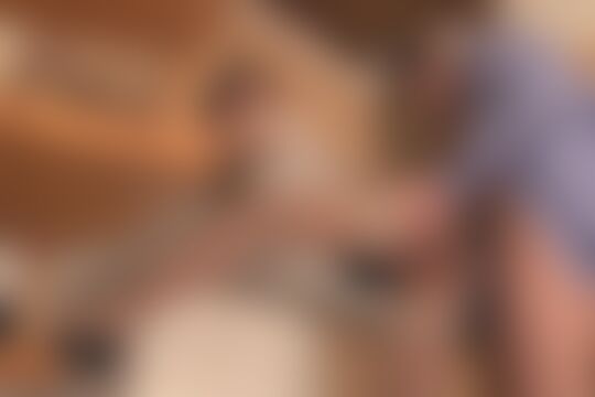 'Kostüm'-Szene aus Brünette Maklerin im Kostüm gepoppt