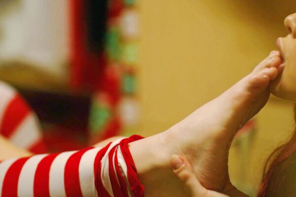 'Christmas'-Szene aus Jessie Saint & Sabina Rouge - A Lesbian Christmas Story