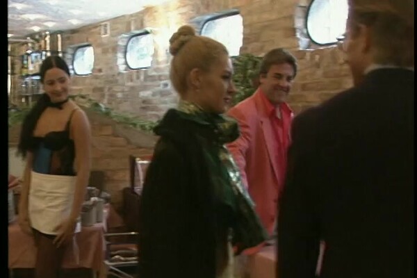 'Domina'-Szene aus Dina Pearl, Eva Dionisio & Jacqueline Wild - Dinner For Sex