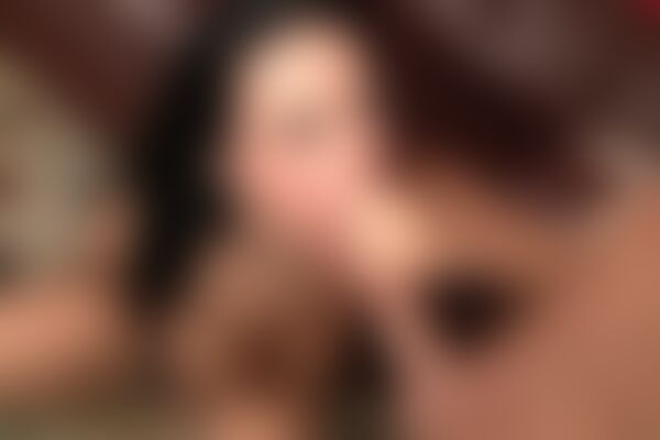 'Busty'-Szene aus Angelica Raven - Anal Envy 2