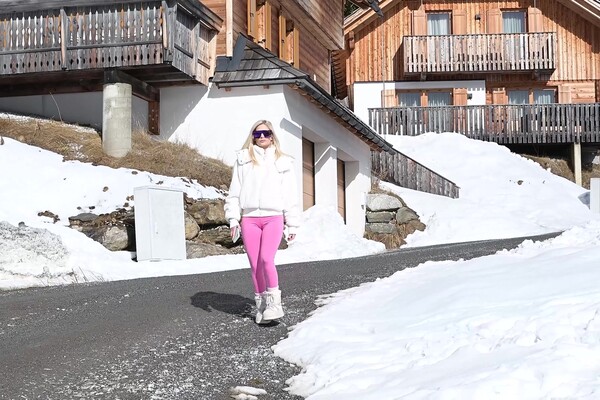 'Agent'-Szene aus Candee Licious - Best Of 2025