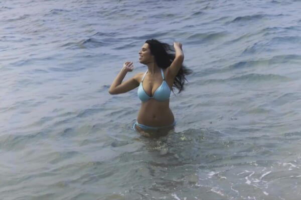 'Sport'-Szene aus Kira Queen - Xposed