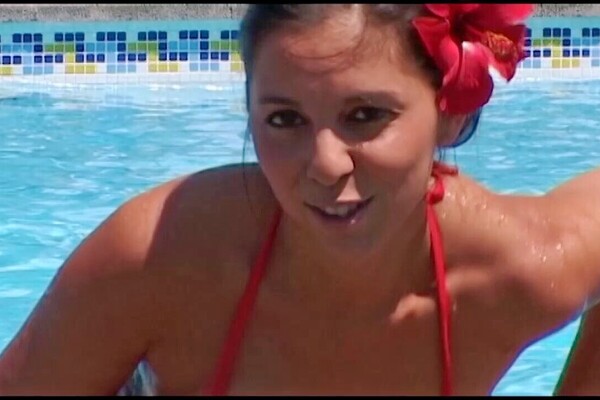 'Urlaub'-Szene aus Salma De Nora - Feurige Chicas! Sex auf der Urlaubs-Insel