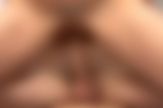 'Strapse'-Szene aus Tätowierte Sportskanone von der Straße geholt und auf dem Küchentisch geknallt