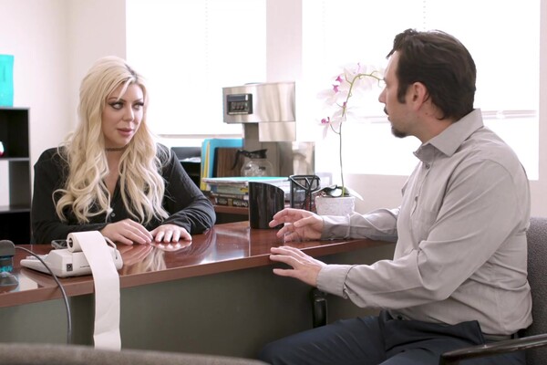 'Stepdad'-Szene aus Karma RX - Seduced By My Stepdad