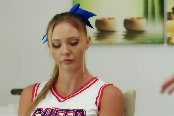 'Cheerleader'-Szene aus Paisley Porter - Young Horny Cheerleaders