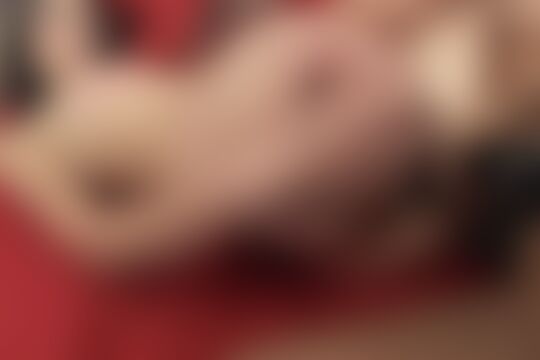 'Umschnalldildo'-Szene aus Heiße Milf Lisa Ann fickt die romänische Zimmernachbarin mit einem Umschnalldildo