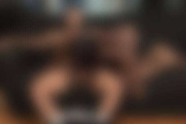 'Bett'-Szene aus Gabriel Hunter - The Darker, The Bigger, The Better