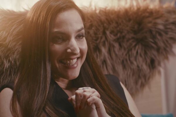 'Vampir'-Szene aus Alyssa Bounty & Amirah Adara - Nocturnal Cravings