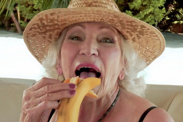 'GILF'-Szene aus GILF Games (21 Sextreme) Szene 3