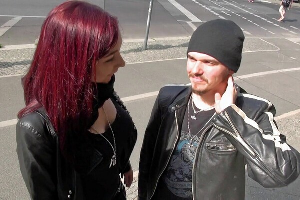 'Gothic'-Szene aus Alissa Noir & Leah Obscure - Selfies - Handyvideos geklaut