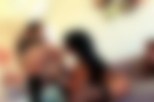 'Monstertitten'-Szene aus Die dunkelhaarigen Monstertitten Sienna West und Capri Cavalli teilen sich ein Spielzeug