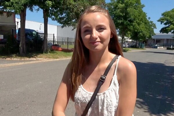 'Petite'-Szene aus Lady Bug - Petit Derriere Prêt À Être Consommé