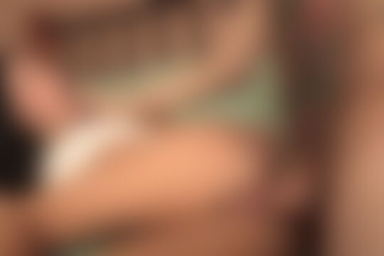 'Zierlich'-Szene aus Die zierlich süße Megan Rain vom bösen Stiefpapa gefickt