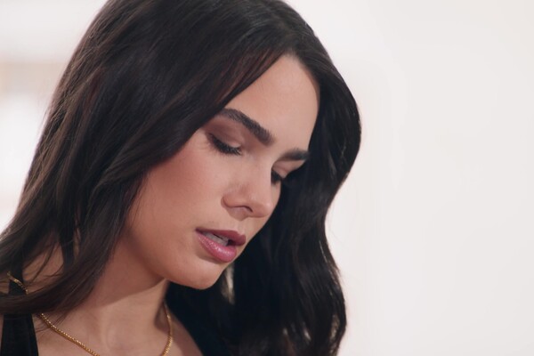 'Kino'-Szene aus Ivy Ireland - Sweat Equity 4