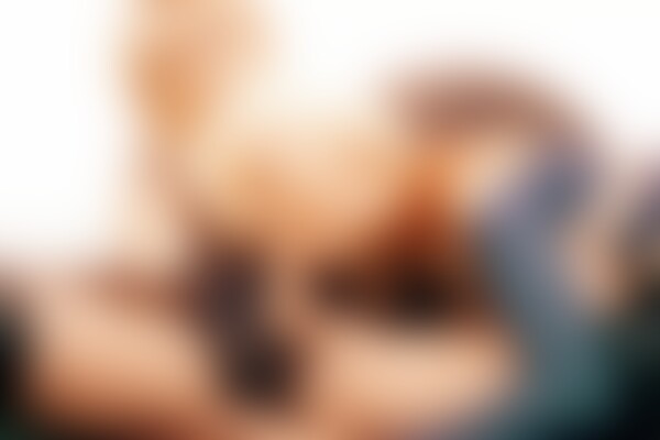 'Kostüm'-Szene aus Aubrey Kate & Kenzie Taylor - Captain Marvel XXX: An Axel Braun Parody