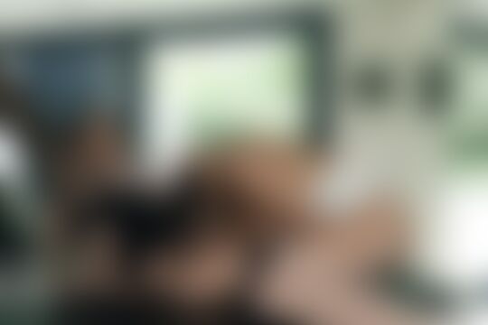 'Chef'-Szene aus Lullu und ihre Freundin teilen sich einen harten Pint