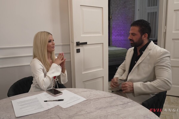 'Unterwäsche'-Szene aus Candee Licious - Anal Elegance 10