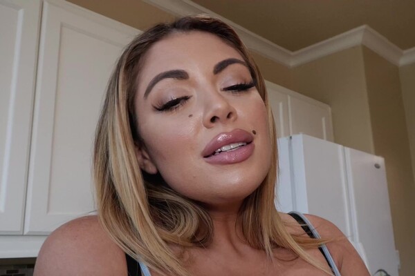 'Premium'-Szene aus Vivianne Desilva - Curvy Girl Auditions 8