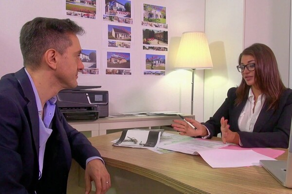 'Chef'-Szene aus Anna Polina - Ania, Chef einer Immobilienagentur