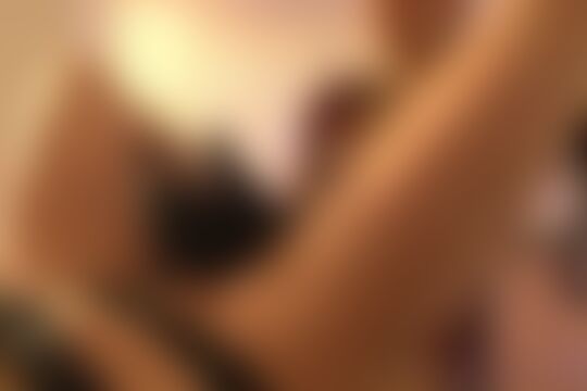 'Spanking'-Szene aus Schöne Latex Domina quält und melkt ab