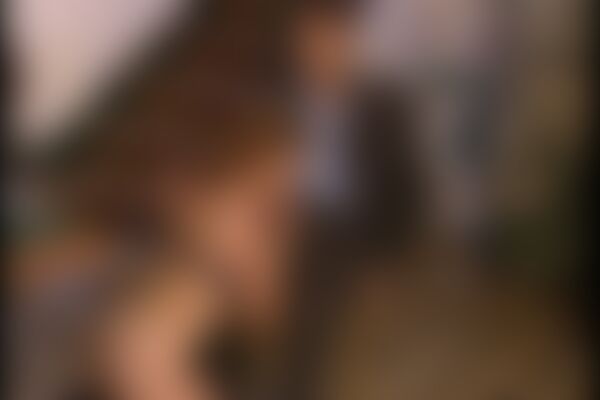 'Alm'-Szene aus Leila Shadow & Lou Valmont - Asian Joker