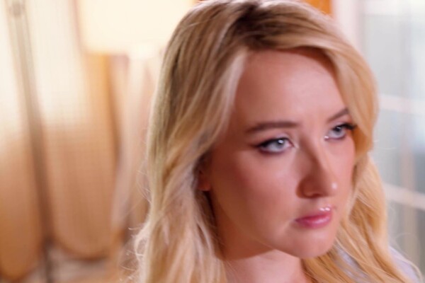 'Lesben'-Szene aus Ann Joy & Betzz - Natural Born Seductress