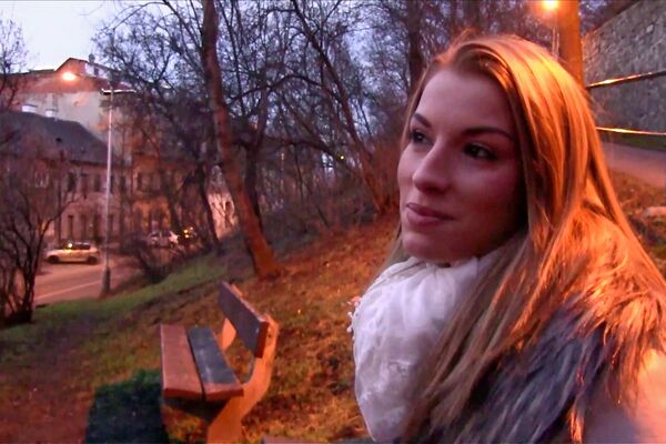 'Agent'-Szene aus Victoria Daniels - Public Agent 5