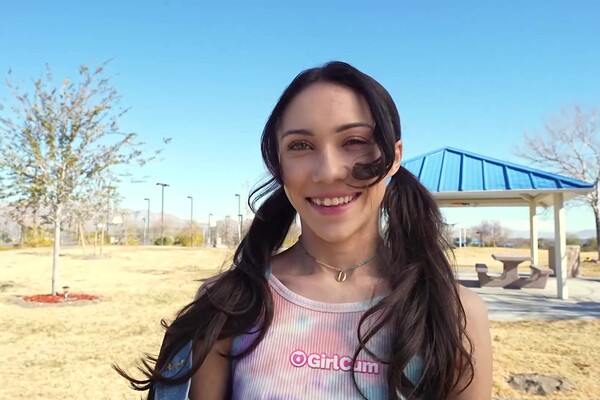 'Reverse Cowgirl'-Szene aus Mia River - Tiny Titties 15