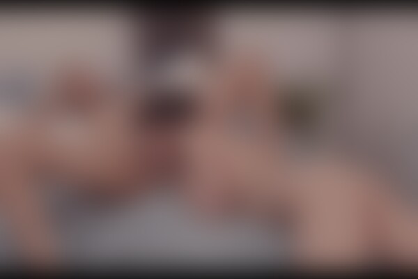 'Hochzeit'-Szene aus Kristen Scott & Ravyn Alexa - Lesbian