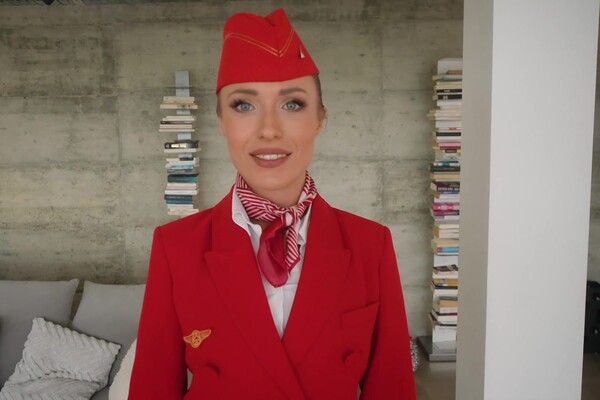 'Stewardess'-Szene aus Ada Lapiedra & Cherry Candle - Stewardess in Ausbildung